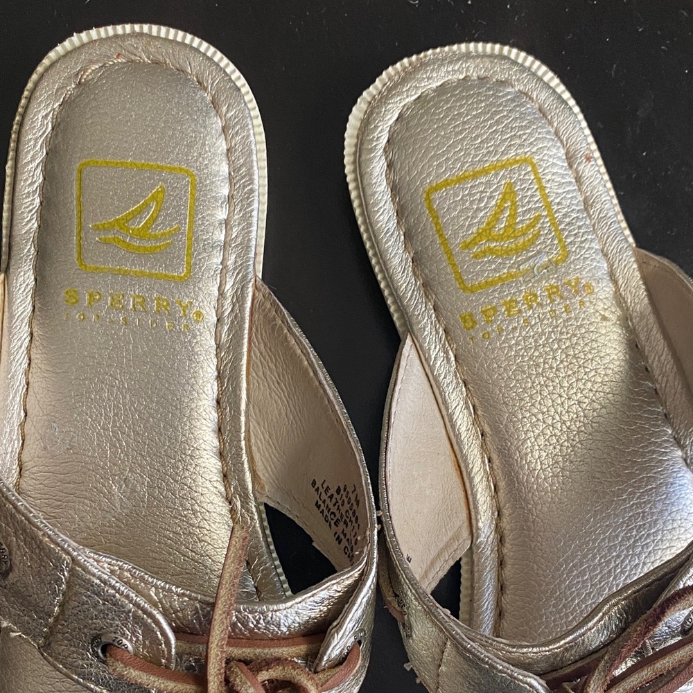 Sperry Metallic Gold Leather Thong Sandals with Brown Lace Accent - Picture 3 of 8